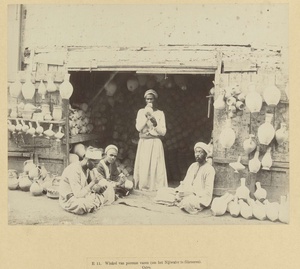 Winkel met potten en vazen in Cairo
