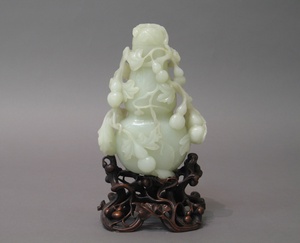 Bottle in the shape of a gourd