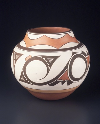 Jar, 1993, Gladys Paquin, Ka'waika (Laguna Pueblo)