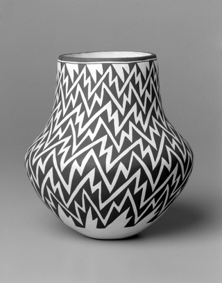 Jar, 1985, Lucy M. Lewis, Native American, Haak'u